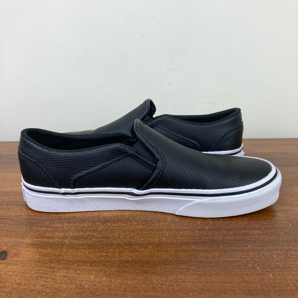 Vans Classic Black Leather Casual Slip On Shoes Sneakers 721356 Women’s Size 7. - Picture 6 of 11